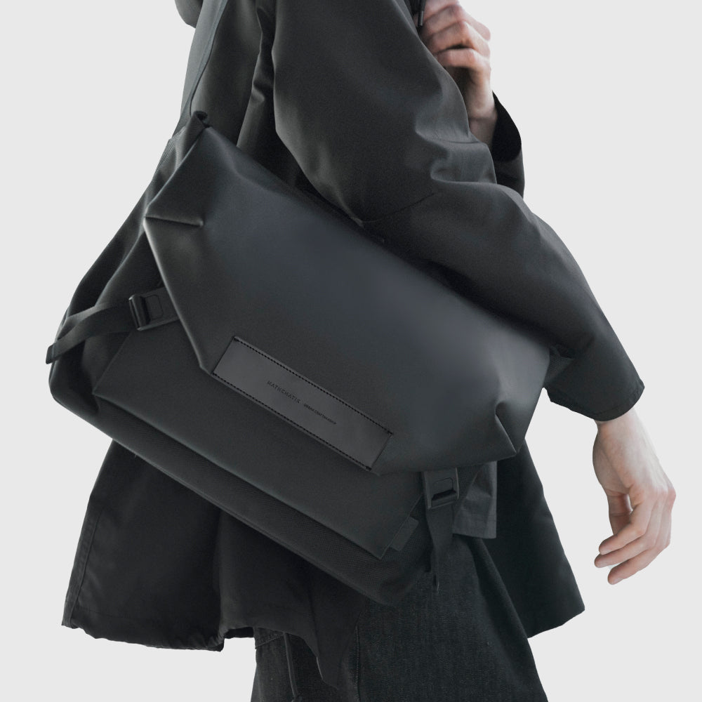 Hawk C1 Messenger Bag Cross Bag – MATHEMATIK - Main Image