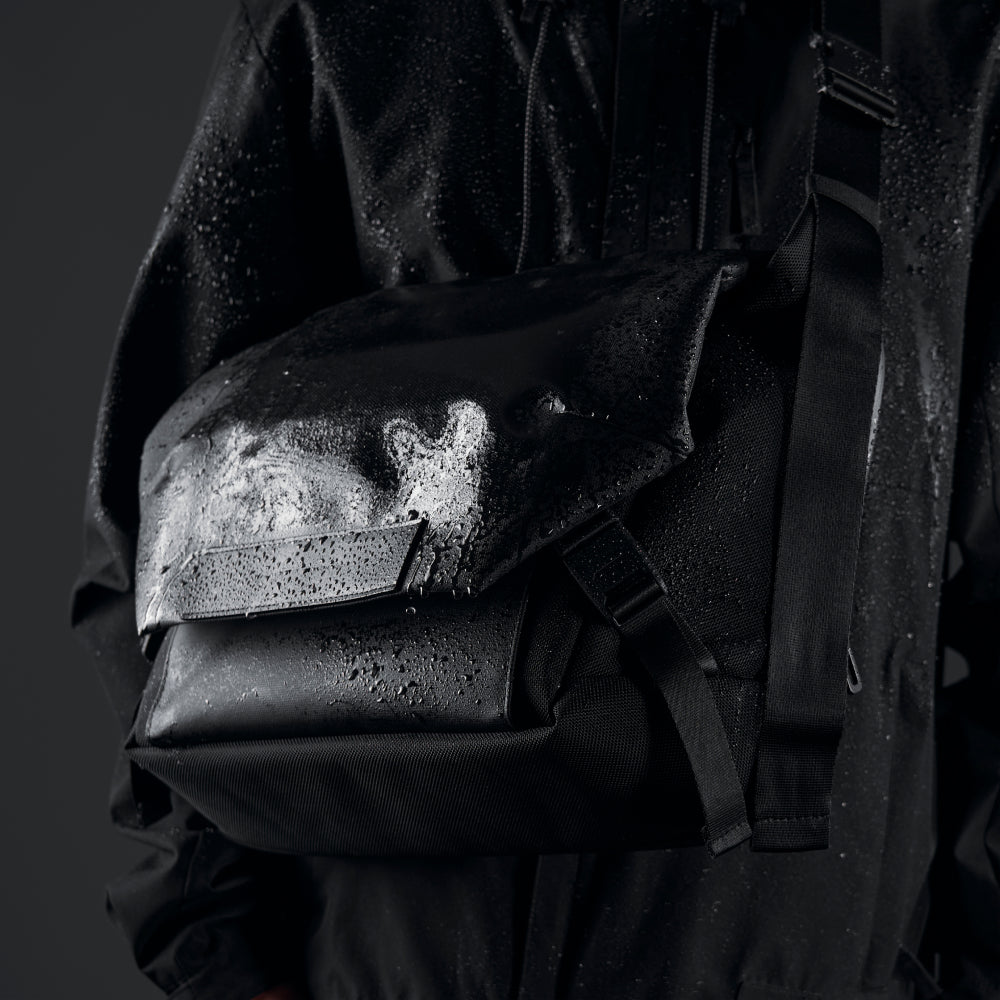 MATHEMATIK ■ Hawk C30 Messenger Bag Hawk C30 Messenger Bag – MATHEMATIK